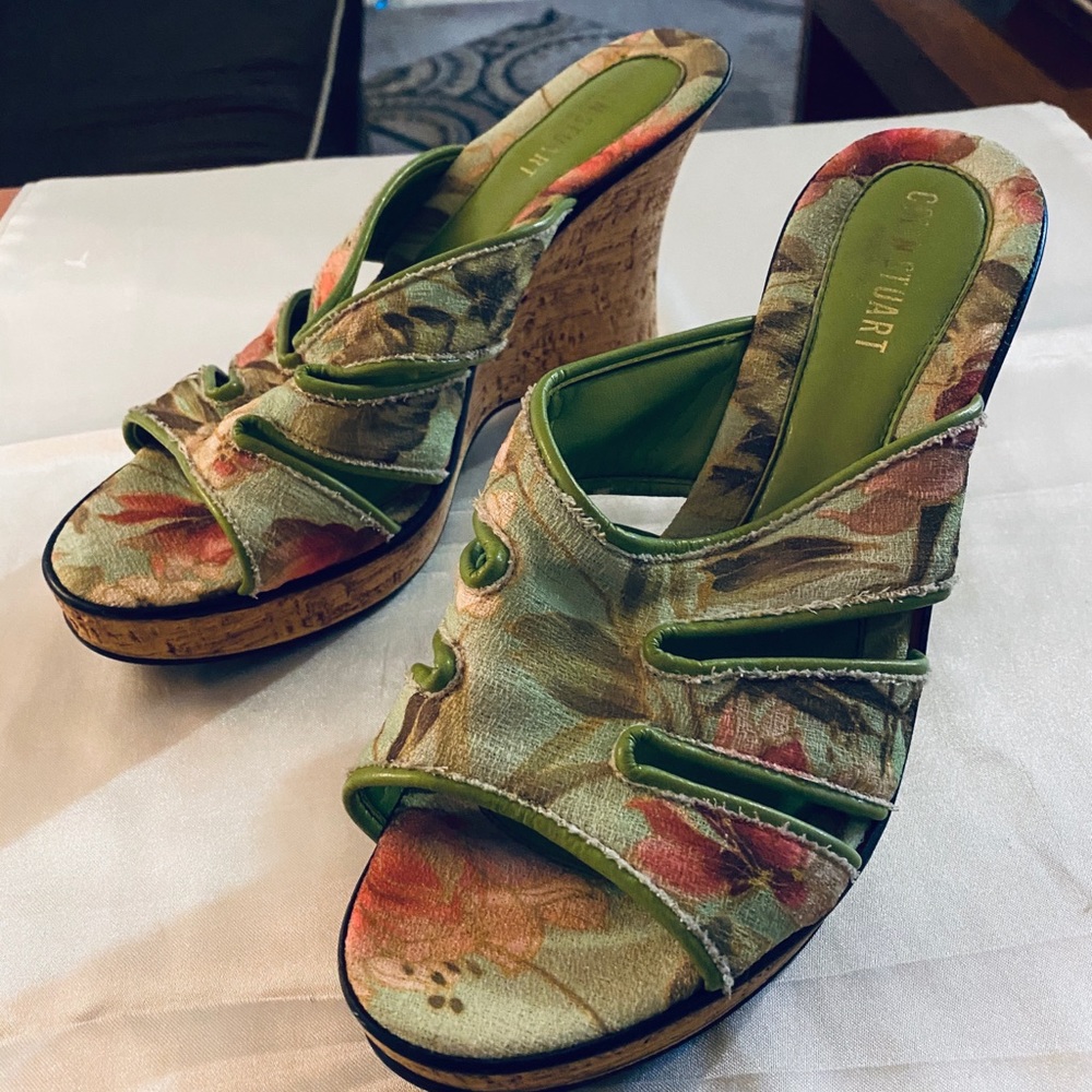 Colin Stuart Green Floral Wedges size 10